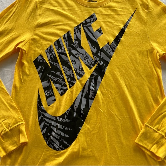 The Nike Tee - Picture 3 of 6